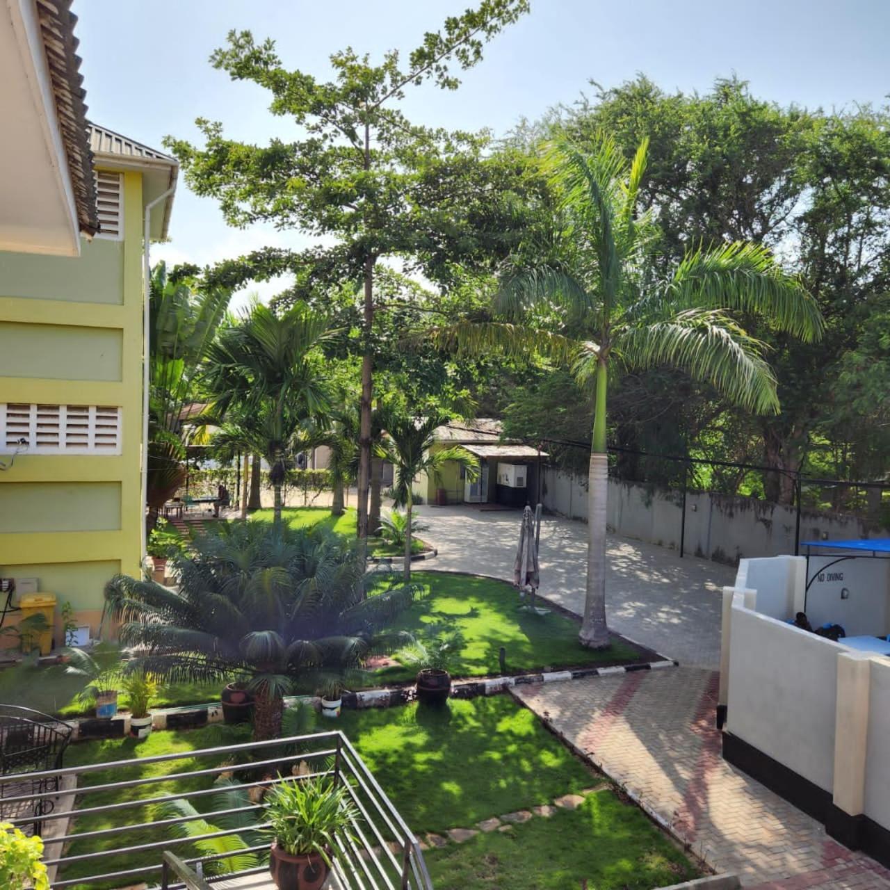 Len Apartments Daressalam Exterior foto